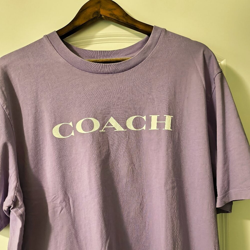 💜 COACH Men’s Logo T-Shirt – Lilac Purple – Size XXL